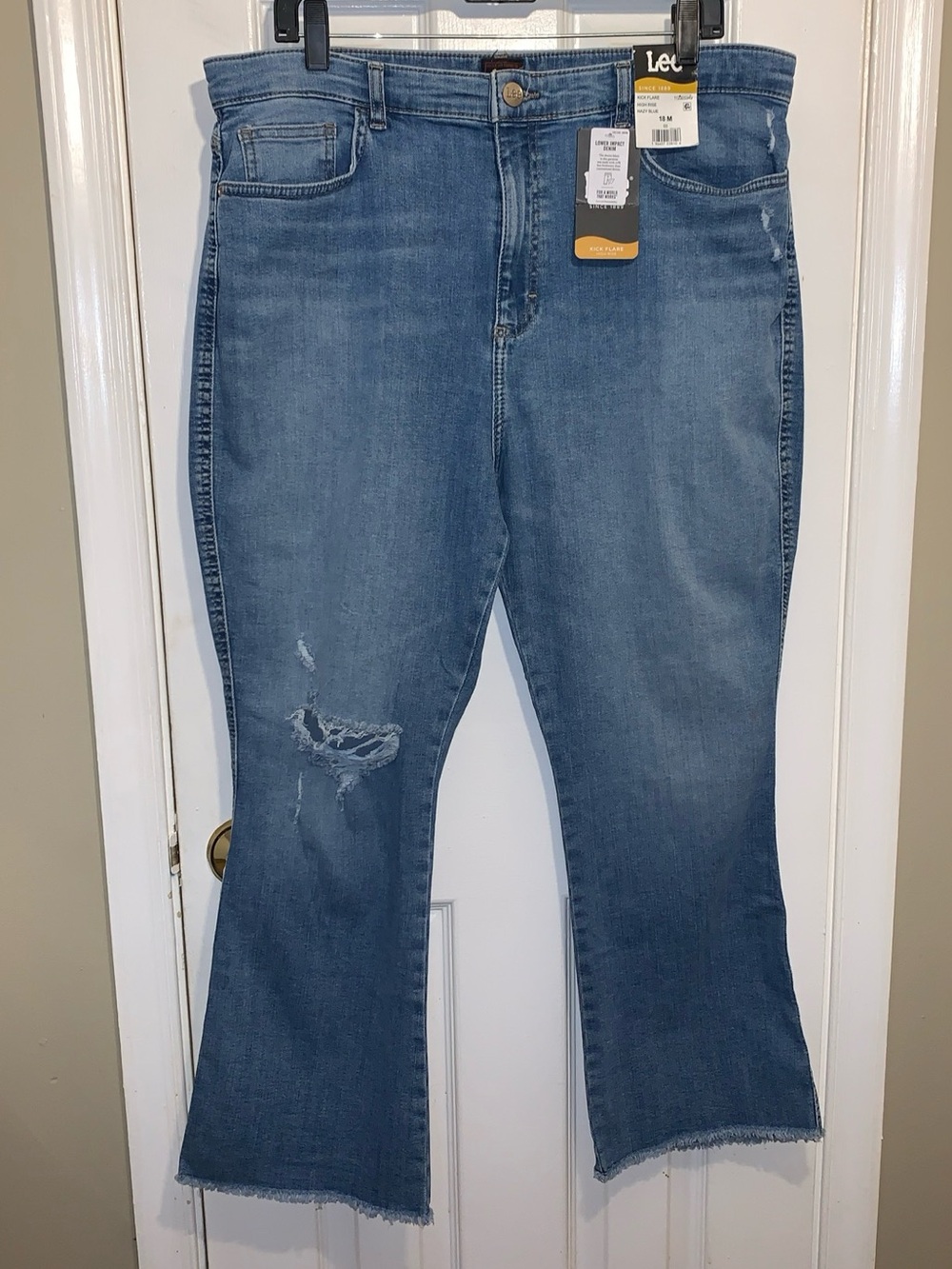 Lee Women’s Medium Blue Distressed High-Rise Kick-Flair Jeans Size 18 NEW